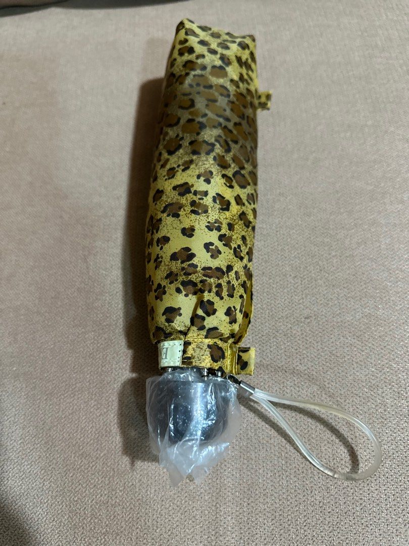 Animal Print Foldable umbrella (Category: Umbrellas) located in Davao. Submitted by favoritepreloved (Listing ID 1412688607, Image 2). Description: ❤️ Fixed price.