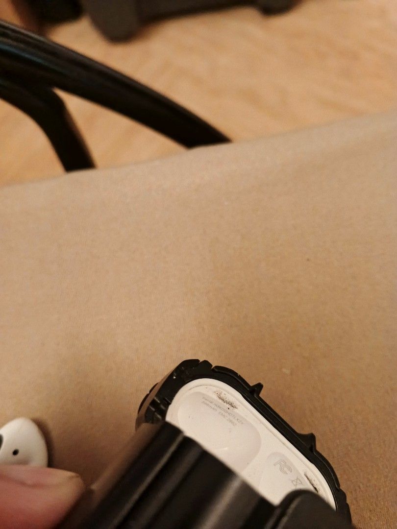 Apple AirPods 1st Gen – Original, Working (Category: Earphones) located in General Trias. Submitted by deex22 (Listing ID 1412675717, Image 2). Description: Selling Apple AirPods (1st Generation) Original Apple product and fully working. ✔ Clear sound ✔ Stable Bluetooth connection ✔ Charges and holds battery normally (for its age) Good for daily use, backup earphones, or Apple ecosystem users. Condition: Used Generation: AirPods 1st Gen Inclusion