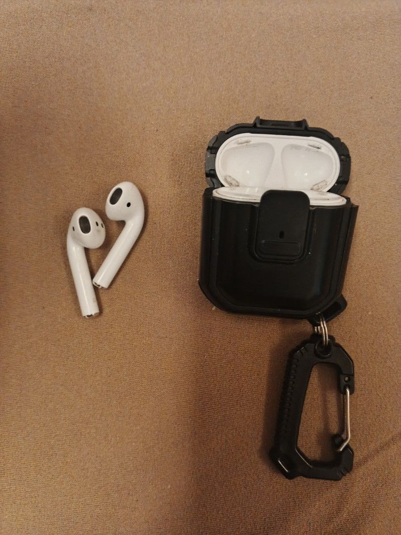 Apple AirPods 1st Gen – Original, Working (Category: Earphones) located in General Trias. Submitted by deex22 (Listing ID 1412675717, Image 3). Description: Selling Apple AirPods (1st Generation) Original Apple product and fully working. ✔ Clear sound ✔ Stable Bluetooth connection ✔ Charges and holds battery normally (for its age) Good for daily use, backup earphones, or Apple ecosystem users. Condition: Used Generation: AirPods 1st Gen Inclusion