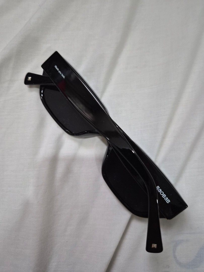 Baobab Sunglasses (Category: Sunglasses & Eyewear) located in Quezon City. Submitted by mooneon (Listing ID 1412610449, Image 3). Description: - Brand: Baobab - Color: Black frame with dark lenses - Includes: Protective case, cleaning cloth, protective pouch, and original packaging - Features: Baobab logo on case and arms.