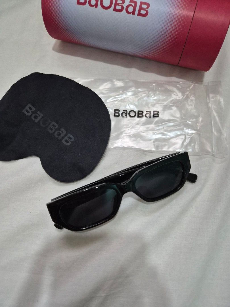 Baobab Sunglasses (Category: Sunglasses & Eyewear) located in Quezon City. Submitted by mooneon (Listing ID 1412610449, Image 1). Description: - Brand: Baobab - Color: Black frame with dark lenses - Includes: Protective case, cleaning cloth, protective pouch, and original packaging - Features: Baobab logo on case and arms.