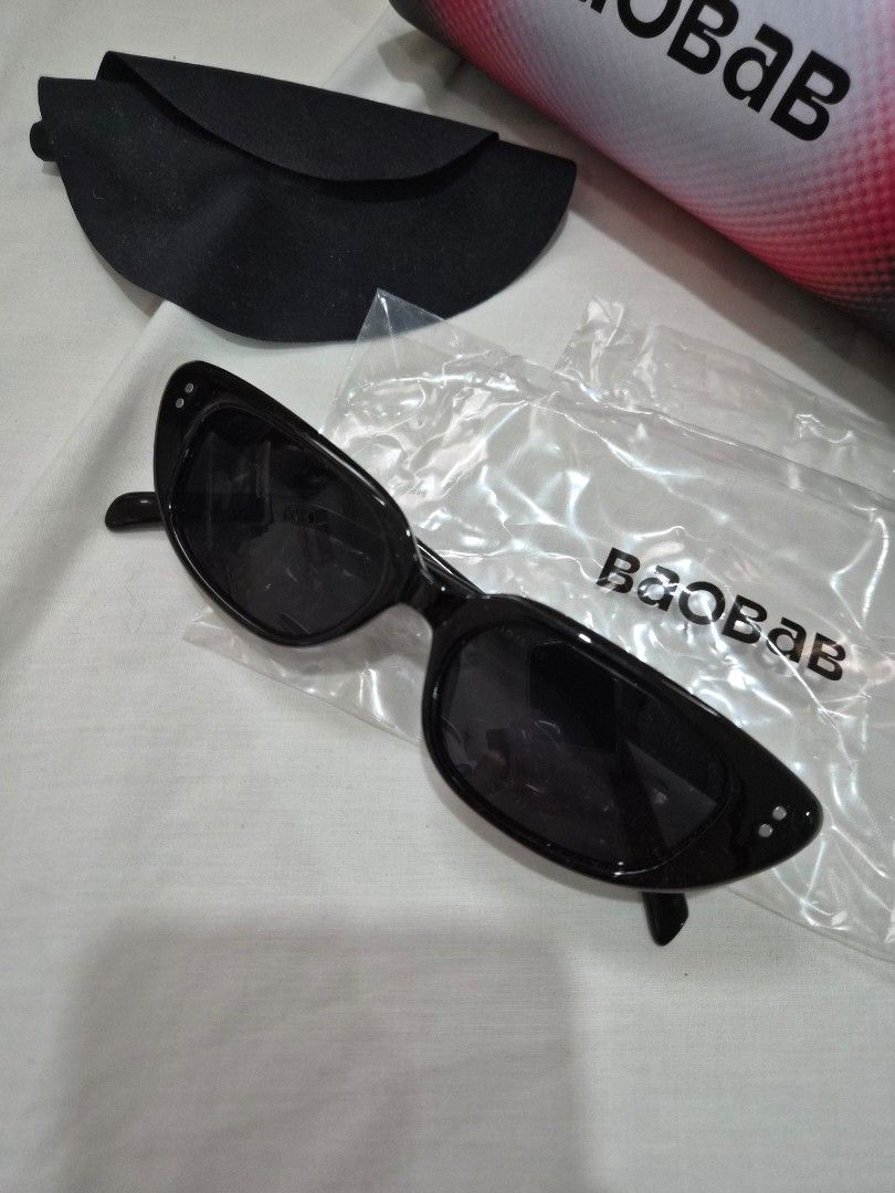 Baobab Sunglasses retro cateye (Category: Sunglasses & Eyewear) located in Quezon City. Submitted by mooneon (Listing ID 1412611583, Image 2). Description: - Baobab sunglasses - Sleek black frame - Dark lenses - Includes protective case - Comes with cleaning cloth - Branded carrying tube - Modern design - Perfect for everyday wear - Baobab logo visible.