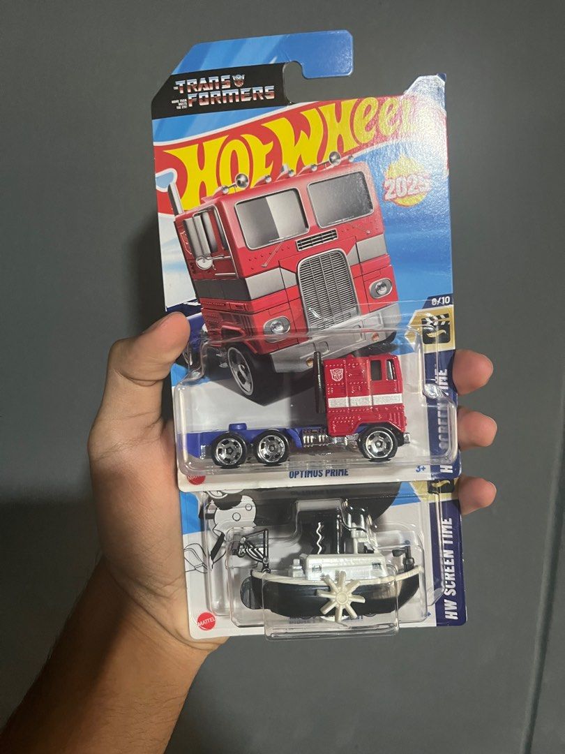 Basic Hotwheels (Category: Vehicle & Diecast Models) located in Singapore. Submitted by fx_rish (Listing ID 1412549260, Image 2). Description: Reason for selling : Clearing out for other brands Dm for pricing for specific cars.