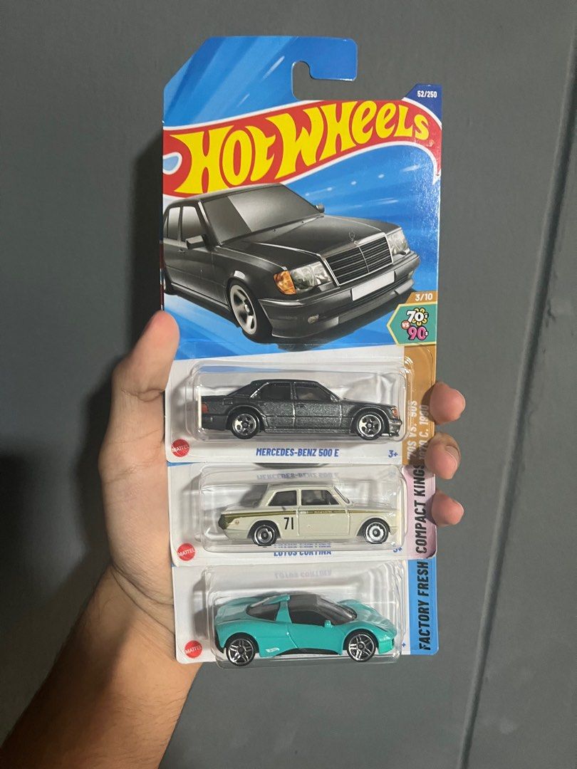 Basic Hotwheels (Category: Vehicle & Diecast Models) located in Singapore. Submitted by fx_rish (Listing ID 1412549260, Image 5). Description: Reason for selling : Clearing out for other brands Dm for pricing for specific cars.