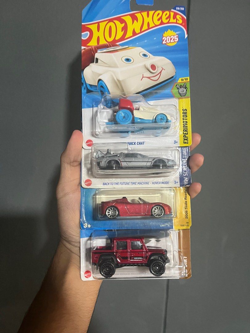 Basic Hotwheels (Category: Vehicle & Diecast Models) located in Singapore. Submitted by fx_rish (Listing ID 1412549260, Image 4). Description: Reason for selling : Clearing out for other brands Dm for pricing for specific cars.