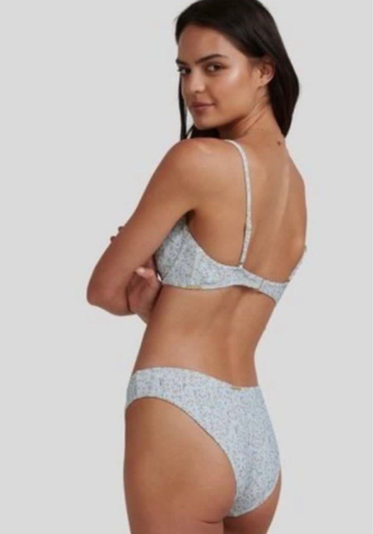 Billabong blue floral bikini top (Category: Bikinis & Swimsuits) located in Manila. Submitted by aaacloset1 (Listing ID 1412638834, Image 3). Description: -Used once -no pads -cinut ko yung sides sa loob to insert pads so may cut sa loob for pads .