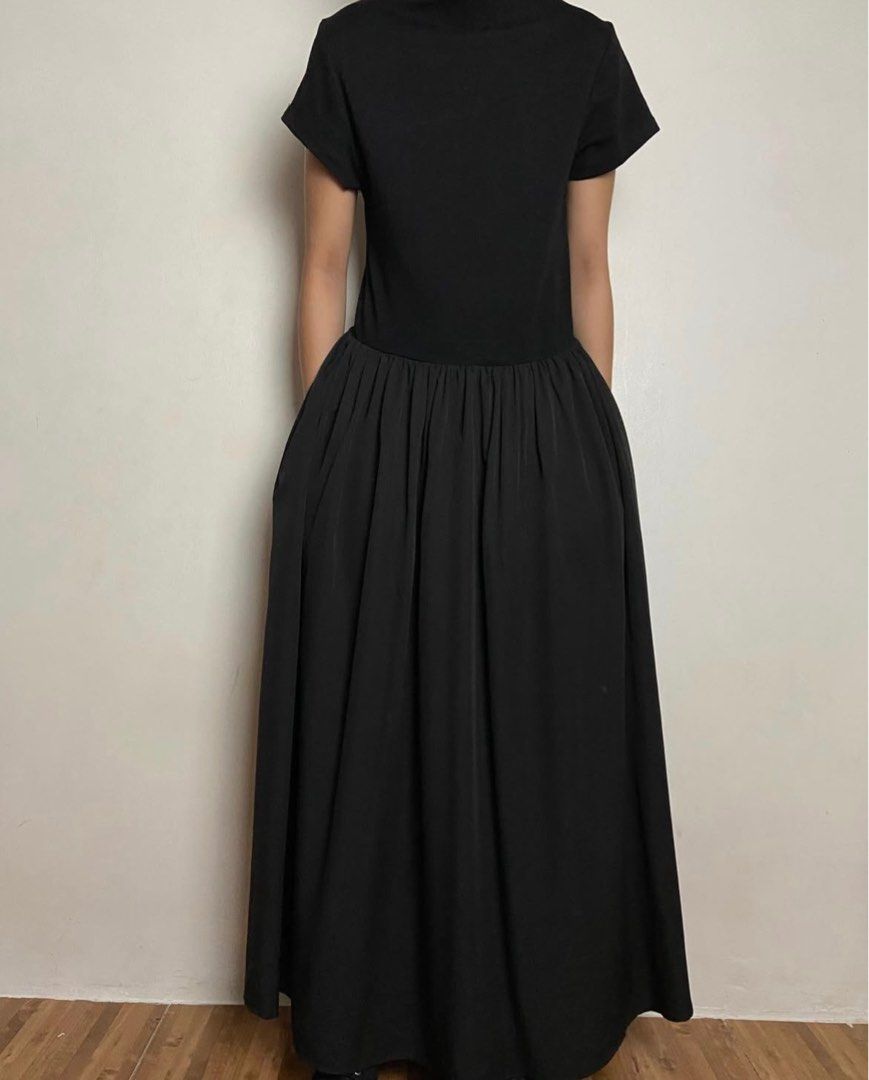 Black Dropwaist Dress (Category: Dresses) located in Pasig City. Submitted by lamode.vintage (Listing ID 1412626448, Image 1). Description: • Not my style anymore • Fits M-L • Bust 31-42 / Waist 28-40 / Length 50 • Still in good quality • Got this from Roxanne Vintage on Instagram ⚪️ Original Price - PHP 800 🟢 PRE LOVED Price- PHP 700 🔴 DELIVERIES ONLY. NO MEET UPS. Photo Credit: Roxanne Vintage .