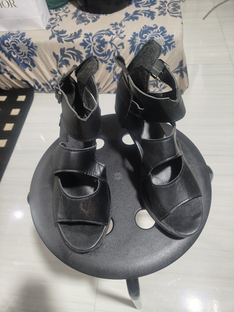 Black Gladiator Sandals (Category: Flats & Sandals) located in Mandaluyong City. Submitted by xylebaloyo (Listing ID 1412680913, Image 1). Description: Declutering No longer using them. Used once or twice. Payment first via gcash or bank transfer Lalamove/Grab Loc.poblacion, Makati.