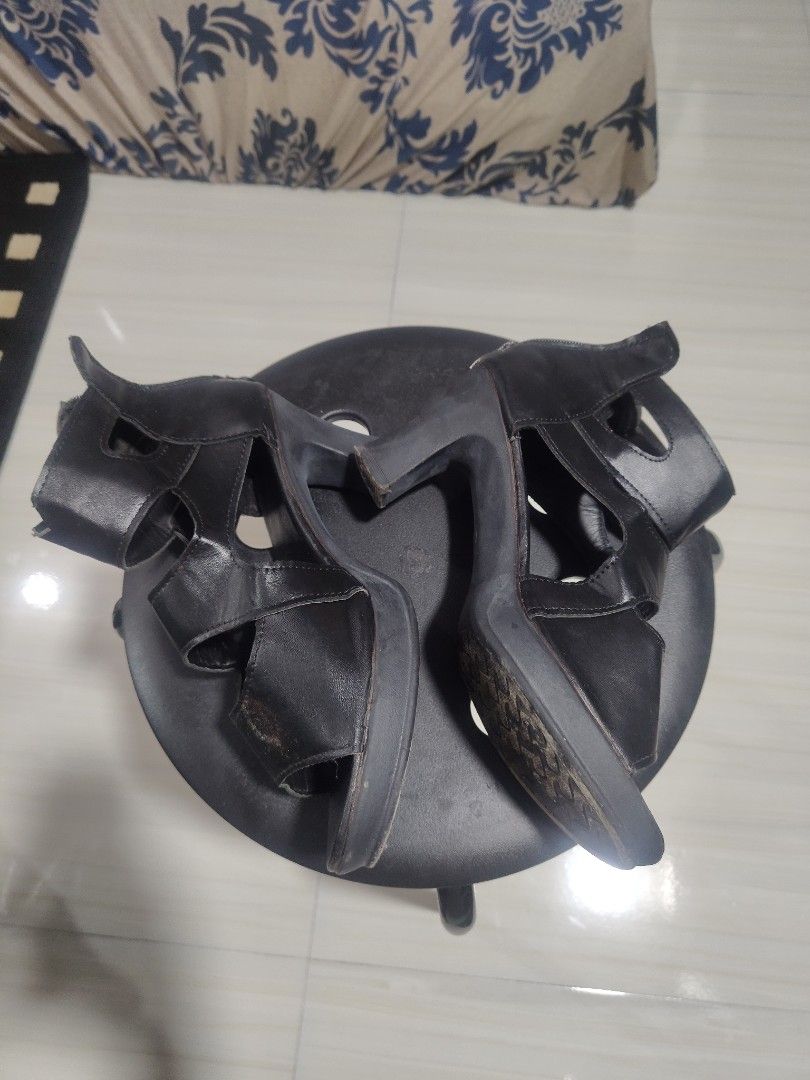 Black Gladiator Sandals (Category: Flats & Sandals) located in Mandaluyong City. Submitted by xylebaloyo (Listing ID 1412680913, Image 3). Description: Declutering No longer using them. Used once or twice. Payment first via gcash or bank transfer Lalamove/Grab Loc.poblacion, Makati.