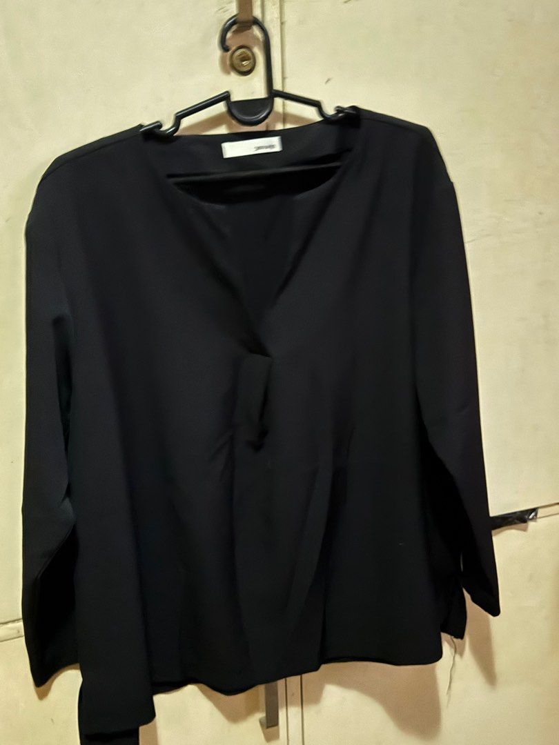 Black office blouse (Category: Blouses) located in Quezon City. Submitted by frockph (Listing ID 1412562649, Image 1). Description: .
