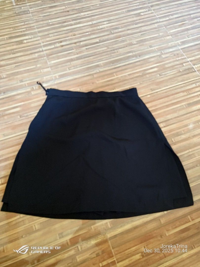 Black skirt/short (Category: Other Bottoms) located in San Fernando. Submitted by masterambrose13 (Listing ID 1412541543, Image 1). Description: item is a black skort, which is a practical and stylish combination of a skirt with built-in shorts for coverage and ease of movement..