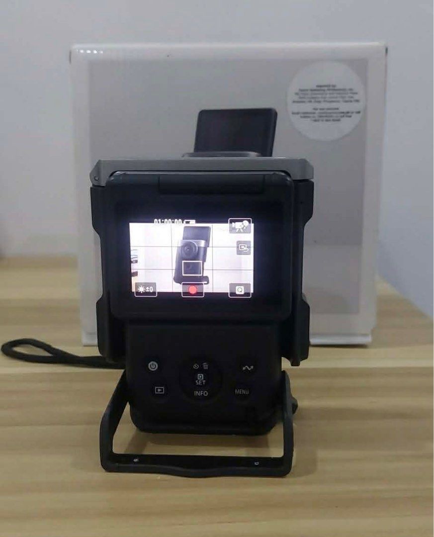 Canon PowerShot V10 in Silver, Photography, Cameras on Carousell