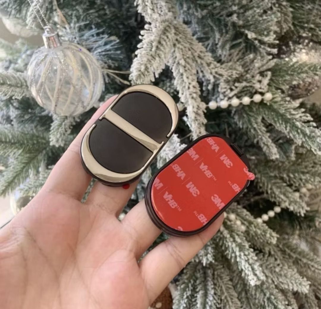 cd pop socket mirror phone makeup kikay luxe (Category: Mirrors) located in Quezon City. Submitted by japanandsingaporeluxepreloved (Listing ID 1412555382, Image 2). Description: pre order.