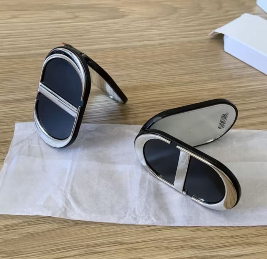 cd pop socket mirror phone makeup kikay luxe (Category: Mirrors) located in Quezon City. Submitted by japanandsingaporeluxepreloved (Listing ID 1412555382, Image 1). Description: pre order.