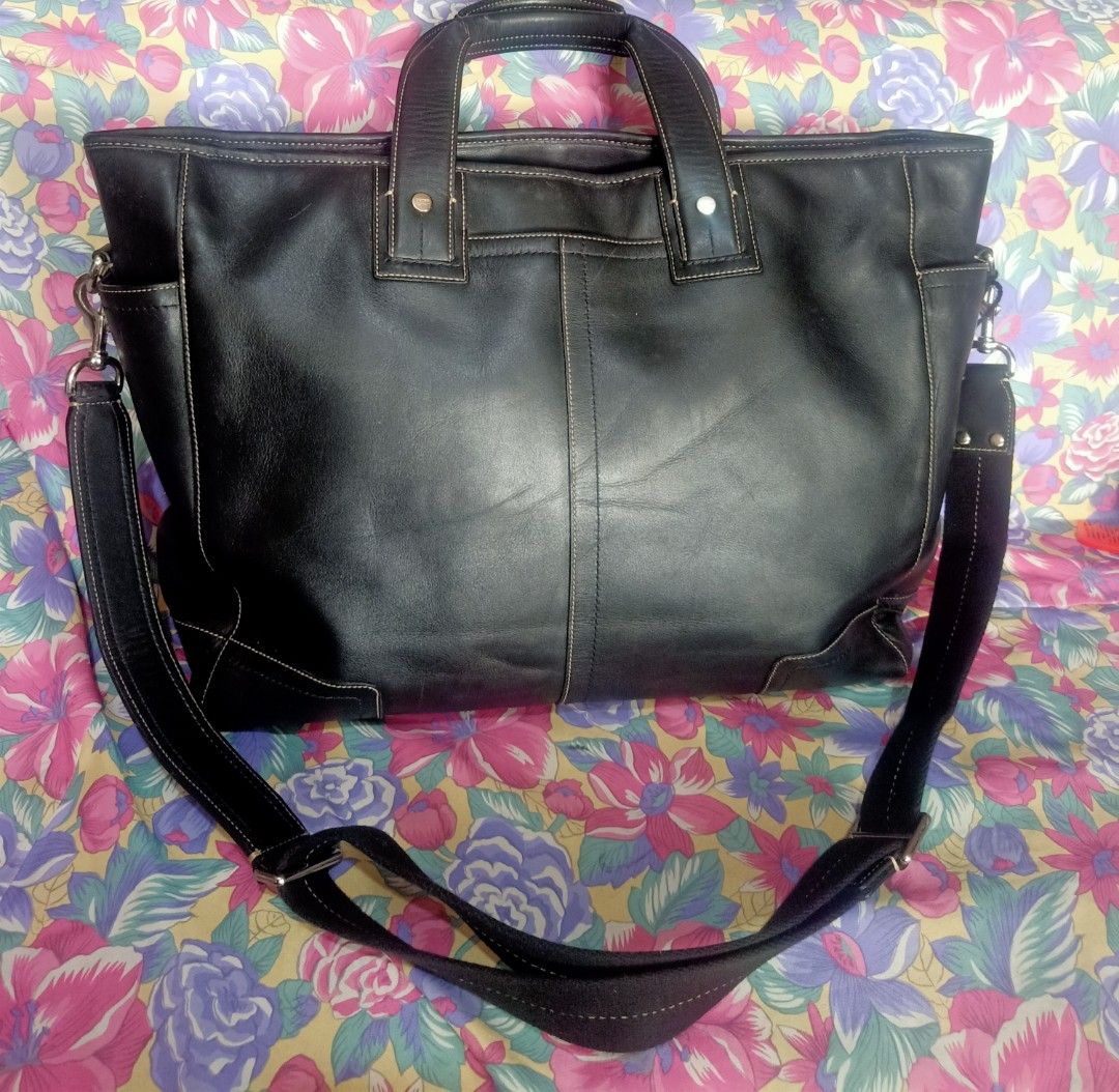 Coach business tote bag (Category: Luxury Bags & Wallets) located in Manila. Submitted by ukaynizoee (Listing ID 1412595135, Image 1). Description: 🖤 CLASSIC COACH DEAL! 🖤 Pre-owned COACH Large Trans Atlantic Business Tote Bag for men 💼 Timeless • Durable • Perfect for work 🔥 Limited piece — Mine now! #CoachBag #CoachForMen #CoachTote #PreOwnedLuxury #MensStyle #WorkBag #BusinessTote #UkayFinds #StealDeal.