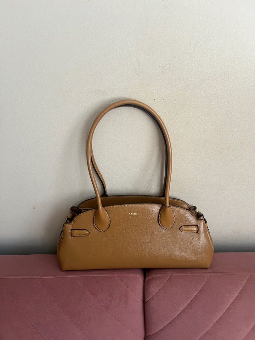 Coach Empire Carryall 34 (Category: Luxury Bags & Wallets) located in San Juan City. Submitted by kyliealvrd (Listing ID 1412608315, Image 1). Description: BRAND NEW ‼️Coach shoulder bag in Honey Brown - Classic design - Top handle - Secure closure - Spacious interior - Suitable for everyday or special occasions Rfs: color doesn’t suit me note: bought it from a seller here as well .
