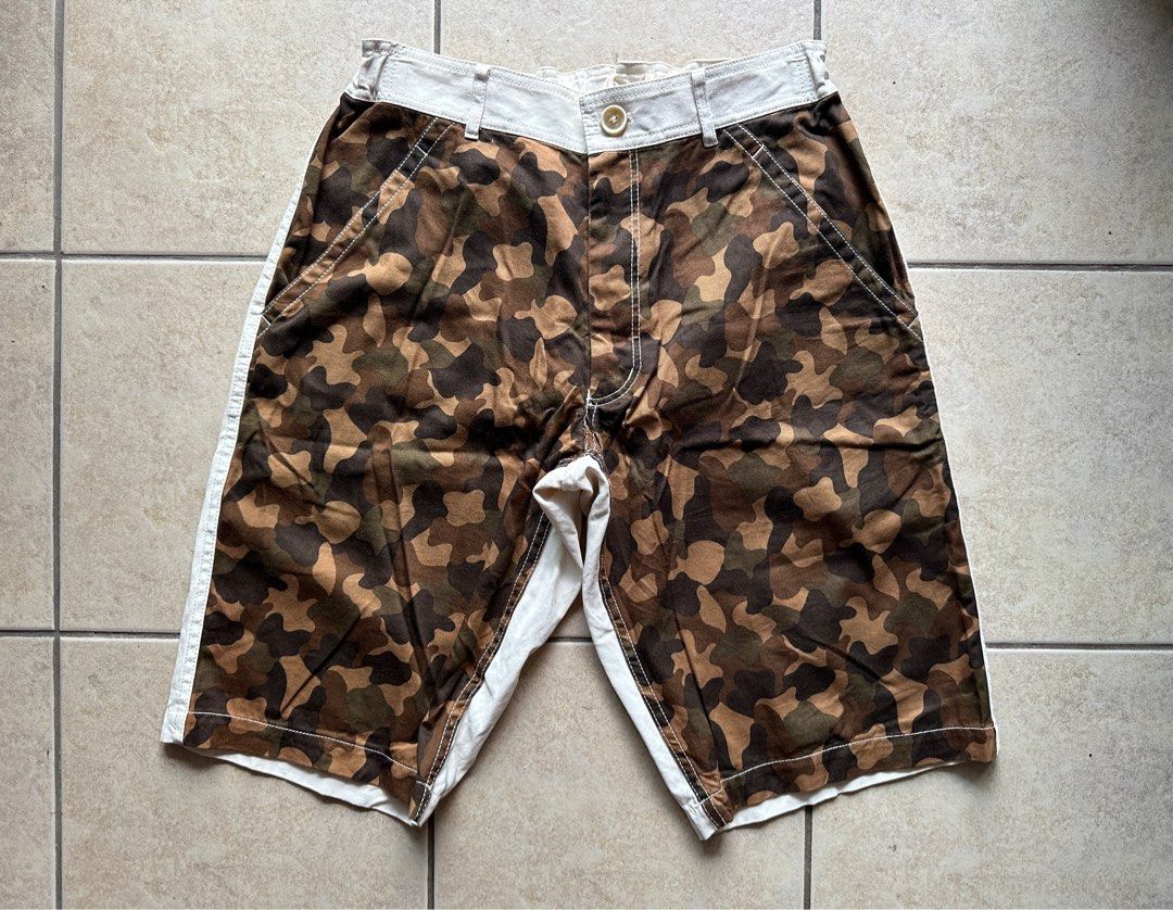 COMME DES GARCONS SHIRT Contrast Panels Shorts (Camou) (Category: Shorts) located in Mandaluyong City. Submitted by yohjivangarcons (Listing ID 1412649199, Image 1). Description: S but fits up to 34in with stretchable waist..