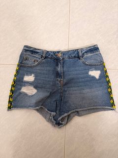 (Category: ) located in . Submitted by _beethriftstore_ (Listing ID 1412601954, Image 1). Description: .