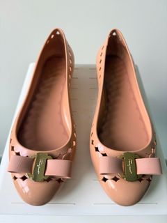 (Category: ) located in . Submitted by love_brands (Listing ID 1412583083, Image 1). Description: .