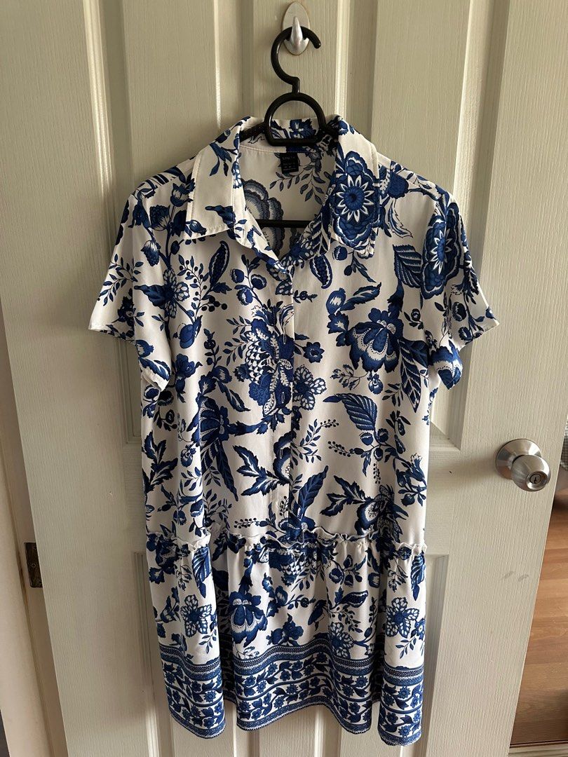 Floral Print Tunic Dress (Category: Dresses) located in Taguig. Submitted by d9rcy (Listing ID 1412578078, Image 3). Description: 3 dresses.