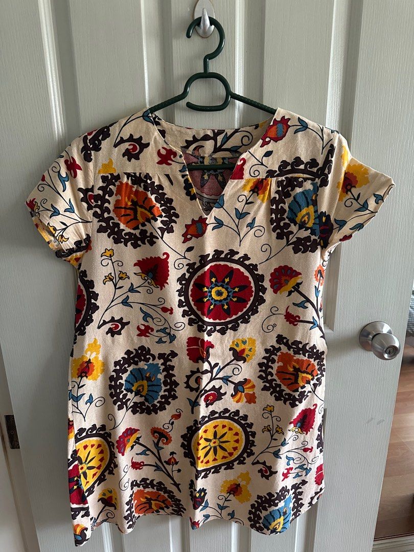 Floral Print Tunic Dress (Category: Dresses) located in Taguig. Submitted by d9rcy (Listing ID 1412578078, Image 2). Description: 3 dresses.