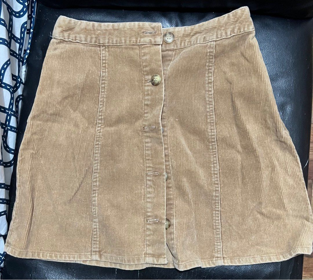G2000 corduroy skirt (Category: Skirts) located in Marikina City. Submitted by destashndeclutter (Listing ID 1412622512, Image 1). Description: 24-25.