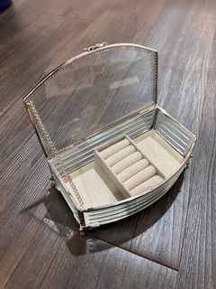 (Category: ) located in . Submitted by bloomatelier (Listing ID 1412631578, Image 1). Description: .