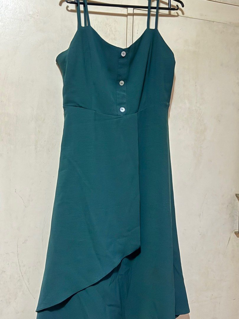 Green Dress (Category: Dresses) located in Quezon City. Submitted by frockph (Listing ID 1412562413, Image 1). Description: Nice fitting!.