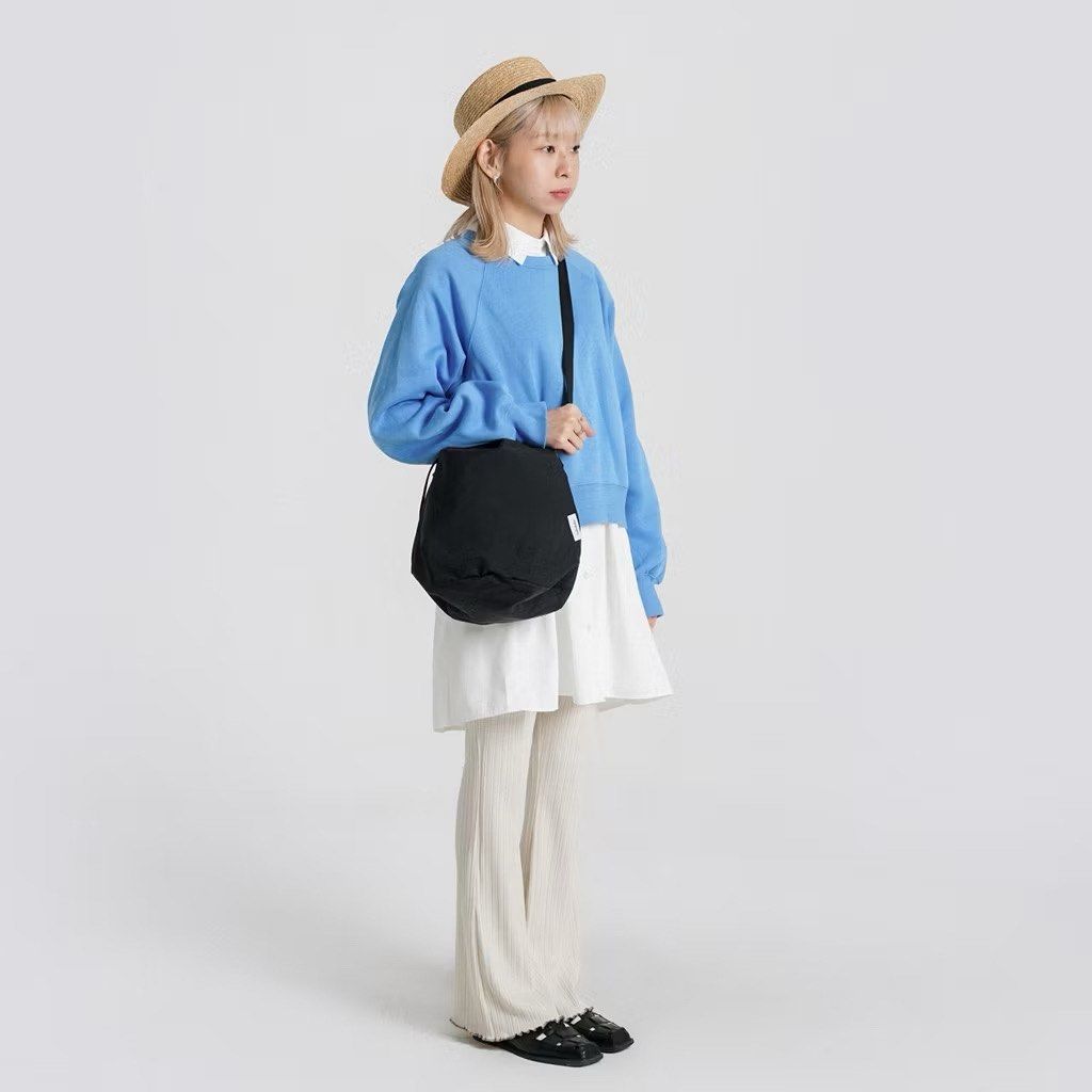 Hellolulu Cowan Crossbody Black 5L (Category: Shoulder Bags) located in Manila. Submitted by offthelabelmnl (Listing ID 1412676088, Image 2). Description: - Hellolulu Cowan Crossbody Bag - Color: Black - Capacity: 5L - Adjustable shoulder strap - Can be carried as a handheld, crossbody or shoulder bag - Front and back zippered pocket for small & versatile accessories like mobile phone and coin purse - Easy access main compartment with drawstring 