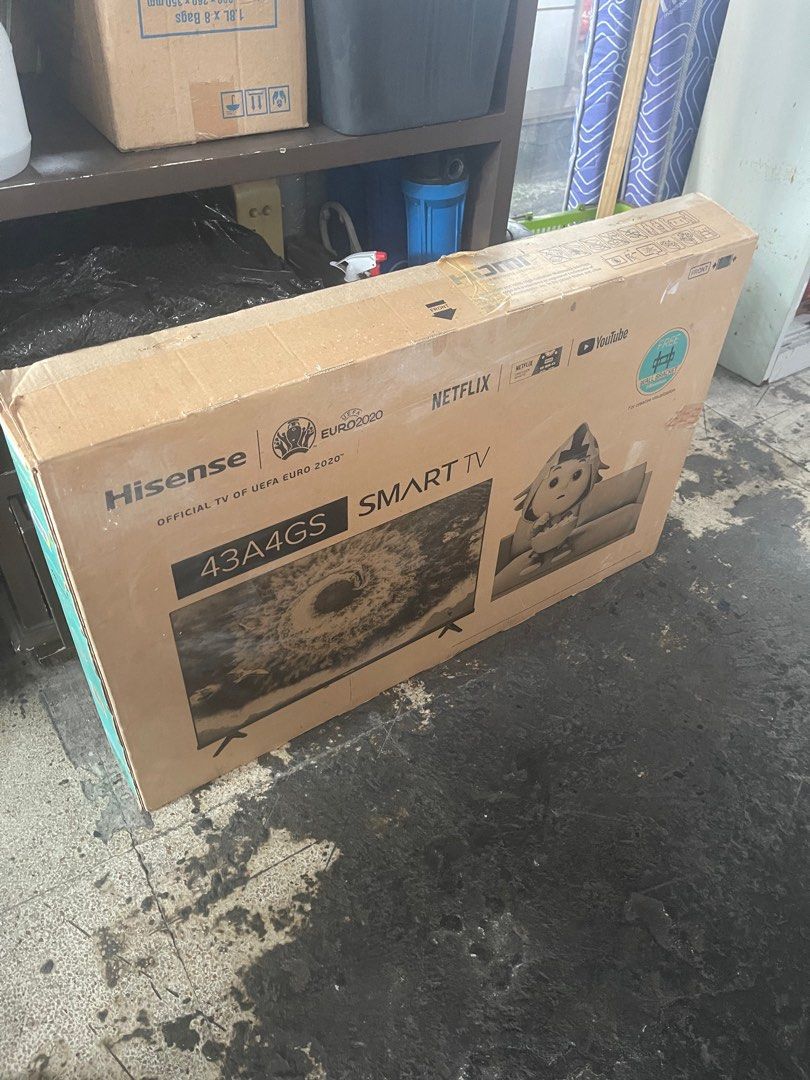 Hisense 43 smart tv (Broken Screen) with Box (Category: TV) located in Makati City. Submitted by jp_finds (Listing ID 1408311774, Image 2). Description: Hisense 43 inch smart tv Broken screen Controller Yes meron power With Box .