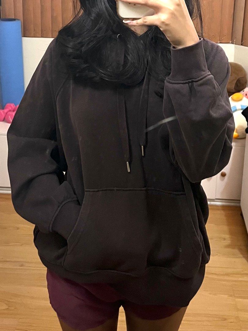 H&M Brown Hoodie (Category: Longsleeves) located in Quezon City. Submitted by alex_declutter (Listing ID 1412541888, Image 3). Description: -size small -used once RFS: it’s been sitting in the closet without being used.
