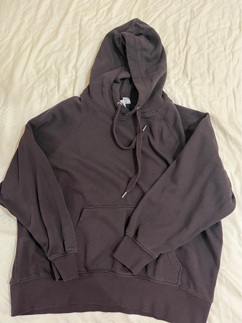 H&M Brown Hoodie (Category: Longsleeves) located in Quezon City. Submitted by alex_declutter (Listing ID 1412541888, Image 1). Description: -size small -used once RFS: it’s been sitting in the closet without being used.
