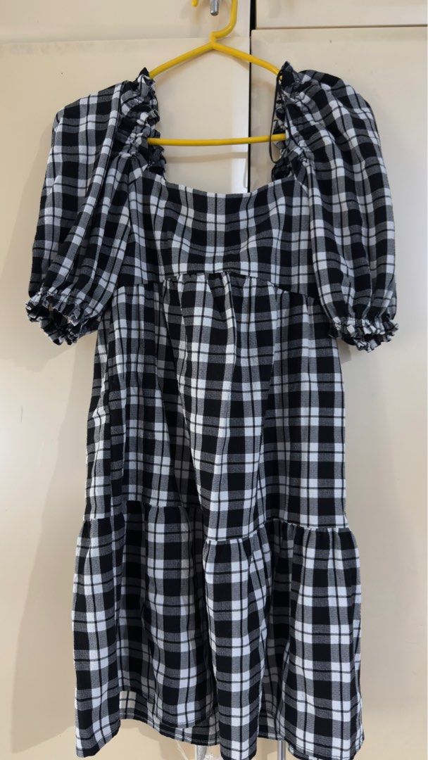 H&M DIVIDED Plaid Dress (Category: Dresses) located in Taguig. Submitted by aopreloveditems (Listing ID 1412549919, Image 1). Description: - H&M DIVIDED dress - Black and white plaid pattern - Square neckline - Short, puffy sleeves - Tiered design - Lightweight fabric - Size: EUR 34, UK 6, CN 155/80A MOP: BPI, GCash.
