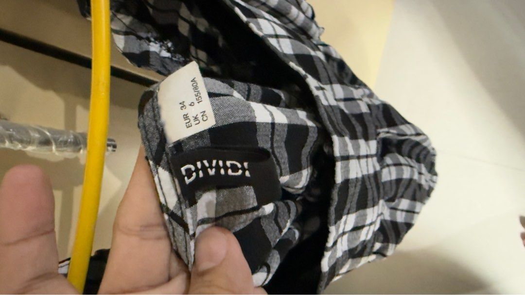 H&M DIVIDED Plaid Dress (Category: Dresses) located in Taguig. Submitted by aopreloveditems (Listing ID 1412549919, Image 2). Description: - H&M DIVIDED dress - Black and white plaid pattern - Square neckline - Short, puffy sleeves - Tiered design - Lightweight fabric - Size: EUR 34, UK 6, CN 155/80A MOP: BPI, GCash.