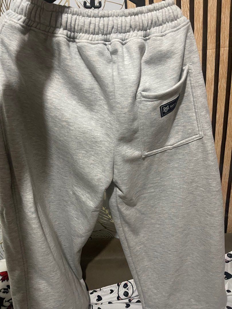 HUNTA baggy sweatpants size medium (Category: Joggers) located in Manila. Submitted by gbearzgt (Listing ID 1412628436, Image 3). Description: ONE TIME USE ONLY, not my style.