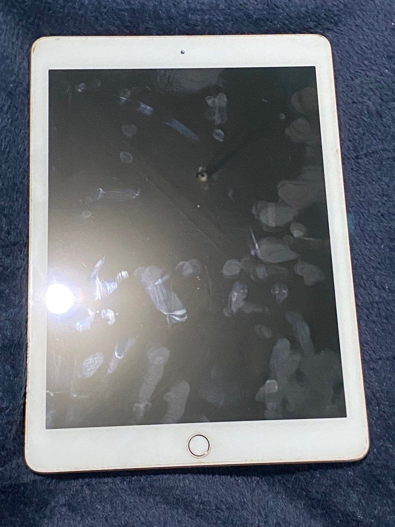 Ipad 6th Generation (Defective) (Category: iPad) located in Davao. Submitted by mochiique (Listing ID 1412684728, Image 2). Description: 🏷️ Price: 1500 (fix price) Issues: - not working anymore - hindi na rin nag c-charge FOR PARTS NALANG PO NO REFUND OR RETURN AFTER BUYING. 📍Location: Cagayan de Oro City Ship via LBC .