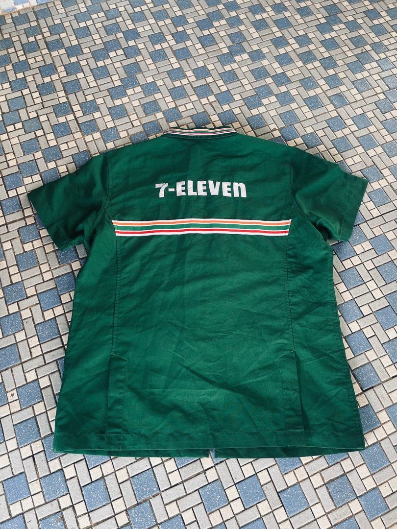 Jacket 7E (Category: Activewear) located in Merlimau. Submitted by aezooooo (Listing ID 1412580150, Image 2). Description: ⚠️ Jacket 7e ⚠️ P21 L26.5 Berminat boleh piyem 0142791638.