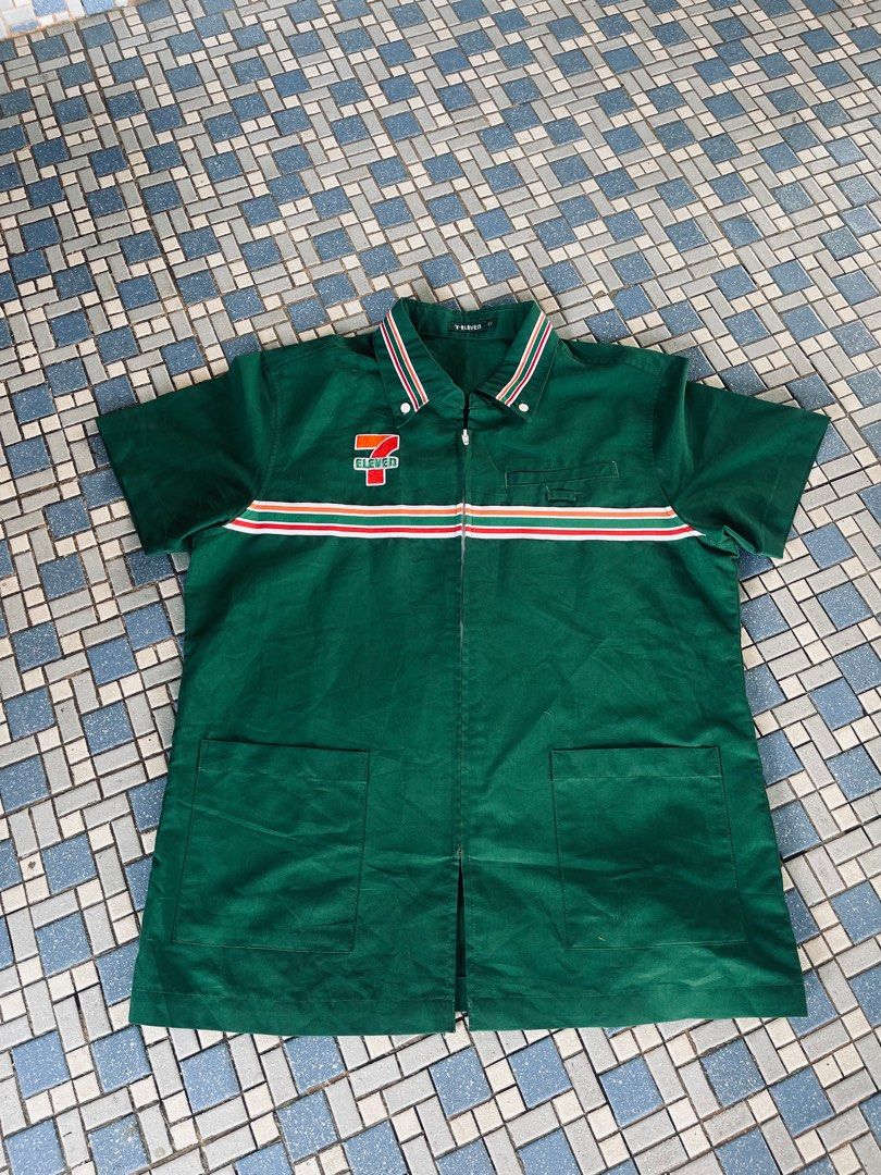 Jacket 7E (Category: Activewear) located in Merlimau. Submitted by aezooooo (Listing ID 1412580150, Image 1). Description: ⚠️ Jacket 7e ⚠️ P21 L26.5 Berminat boleh piyem 0142791638.