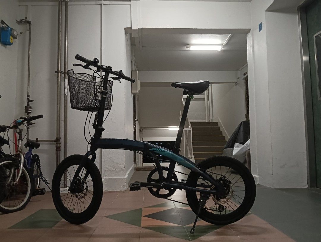 Java Zelo V2 (Category: Bicycles) located in Singapore. Submitted by poonjoshu71180 (Listing ID 1412659370, Image 1). Description: •You can meet at your convenience such as under your block, In an MRT station or in a interchange •I need money fast so this is why I want to sell this bike so I can earn money •Front brakes are not working and saddle has a slight tear.