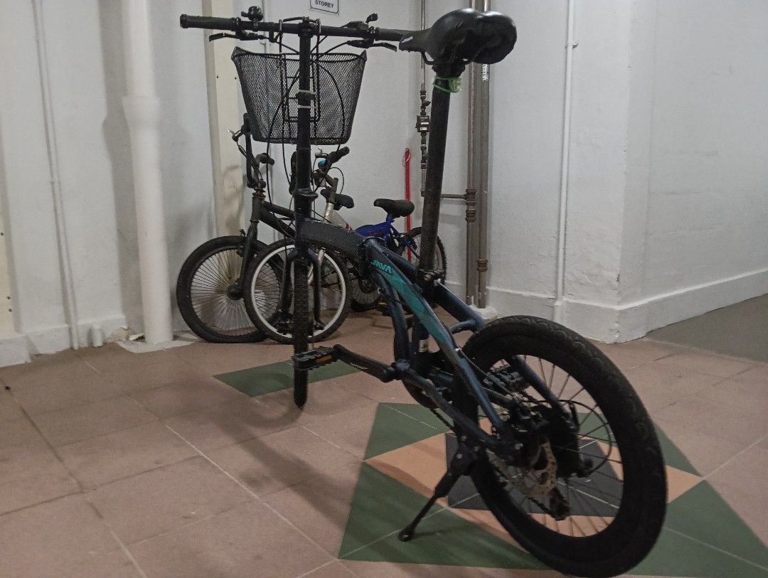 Java Zelo V2 (Category: Bicycles) located in Singapore. Submitted by poonjoshu71180 (Listing ID 1412659370, Image 3). Description: •You can meet at your convenience such as under your block, In an MRT station or in a interchange •I need money fast so this is why I want to sell this bike so I can earn money •Front brakes are not working and saddle has a slight tear.