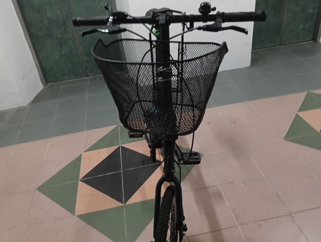 Java Zelo V2 (Category: Bicycles) located in Singapore. Submitted by poonjoshu71180 (Listing ID 1412659370, Image 4). Description: •You can meet at your convenience such as under your block, In an MRT station or in a interchange •I need money fast so this is why I want to sell this bike so I can earn money •Front brakes are not working and saddle has a slight tear.