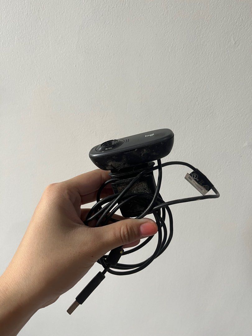 Logitech Webcam (Category: Webcams) located in Taguig. Submitted by julianayc (Listing ID 1412583899, Image 3). Description: - Logitech webcam with attached USB cable. - Sleek, dark design with Logitech logo. - Ready to use. - needs cleaning medyo dusty na since matagal na di ginagamit.