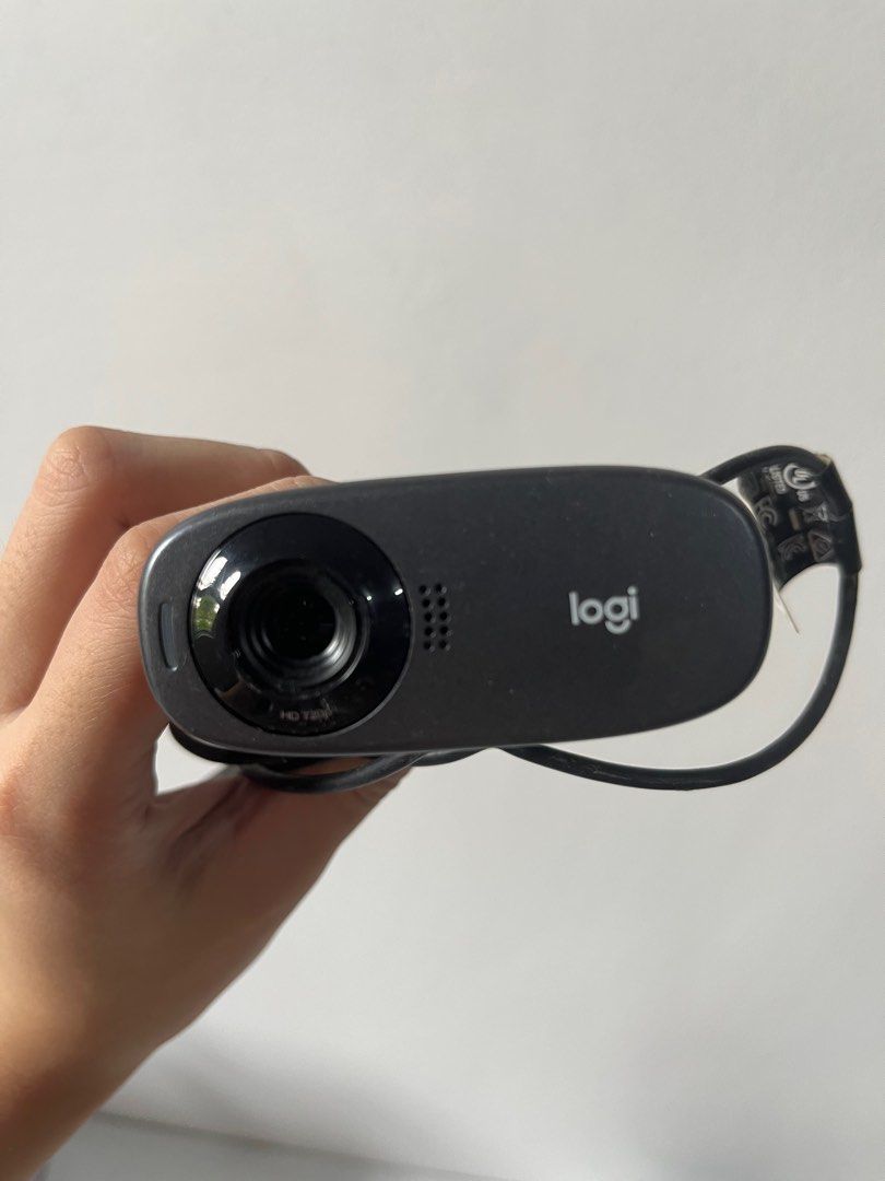 Logitech Webcam (Category: Webcams) located in Taguig. Submitted by julianayc (Listing ID 1412583899, Image 1). Description: - Logitech webcam with attached USB cable. - Sleek, dark design with Logitech logo. - Ready to use. - needs cleaning medyo dusty na since matagal na di ginagamit.