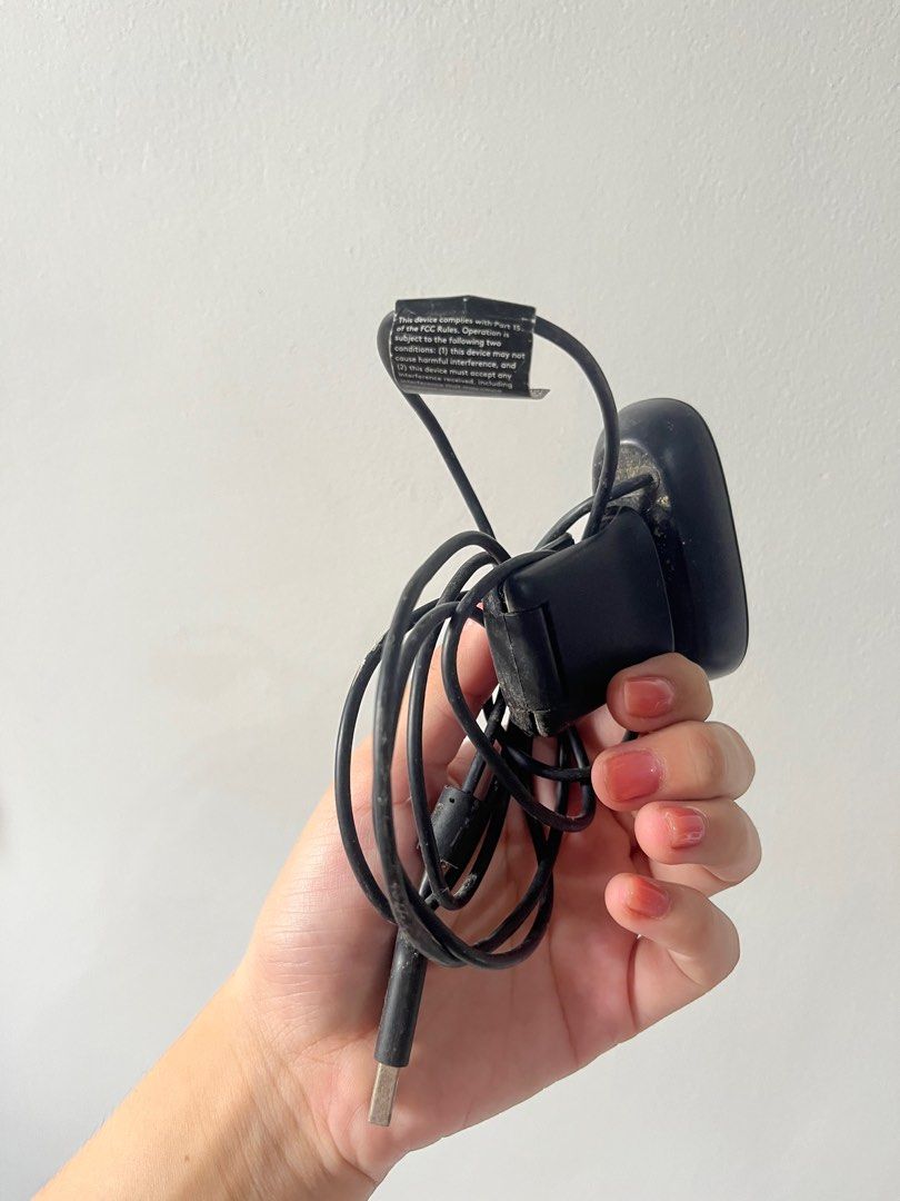 Logitech Webcam (Category: Webcams) located in Taguig. Submitted by julianayc (Listing ID 1412583899, Image 2). Description: - Logitech webcam with attached USB cable. - Sleek, dark design with Logitech logo. - Ready to use. - needs cleaning medyo dusty na since matagal na di ginagamit.