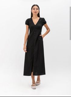 (Category: ) located in . Submitted by sellingallthingsprettyyy (Listing ID 1412602774, Image 1). Description: .