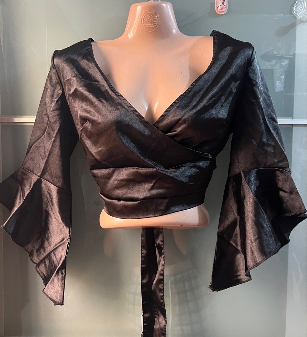 Love Sunshine Silk Satin Top (Category: Longsleeves) located in San Rafael. Submitted by vdelide (Listing ID 1412632158, Image 1). Description: .