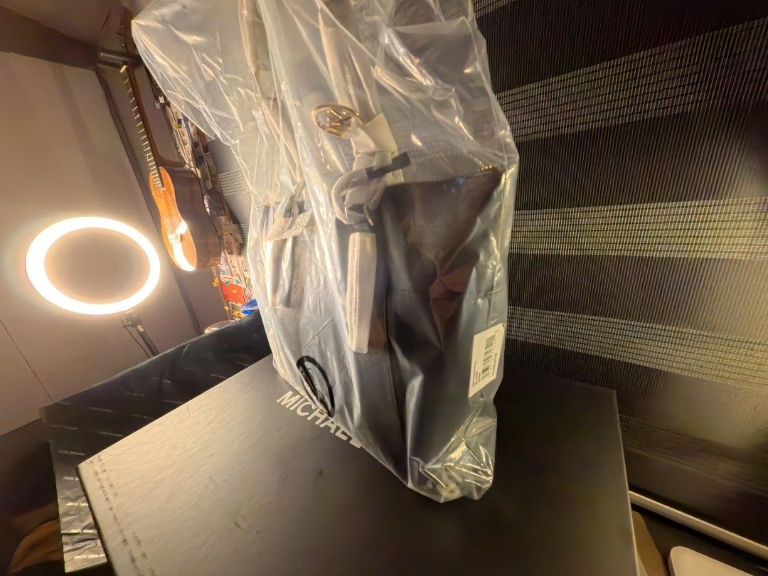 Michael Kors Tote Bag (Category: Luxury Bags & Wallets) located in Bacoor. Submitted by ianisaac99_ (Listing ID 1412652646, Image 2). Description: Michael Kors Charlotte Tote Black Brand New In Box (Gift Box) Asking PHP 10000. Shoot your offers! PM me. The bag itself was never been touched, hindi pa natatanggal sa plastic. I can send you a video of the gift box and package contents, all in original plastic covers pa. Item ships from Bacoor, Cavit