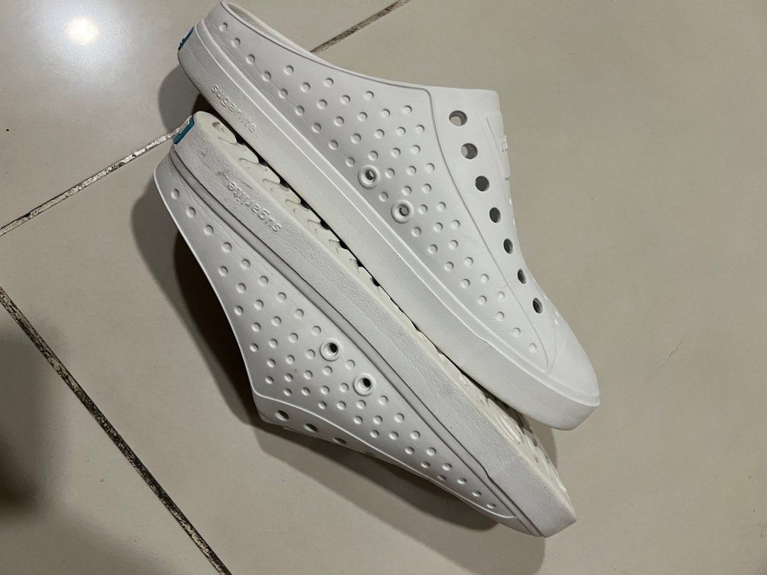 Native Slides Unisex Authentic (Category: Slippers and slides) located in Pasay City. Submitted by declutterwyza (Listing ID 1412657722, Image 3). Description: Unisex M7 or W9 (fits 8.5 foot size) Authentic Native Jefferson Slides. Used 3-4x. .
