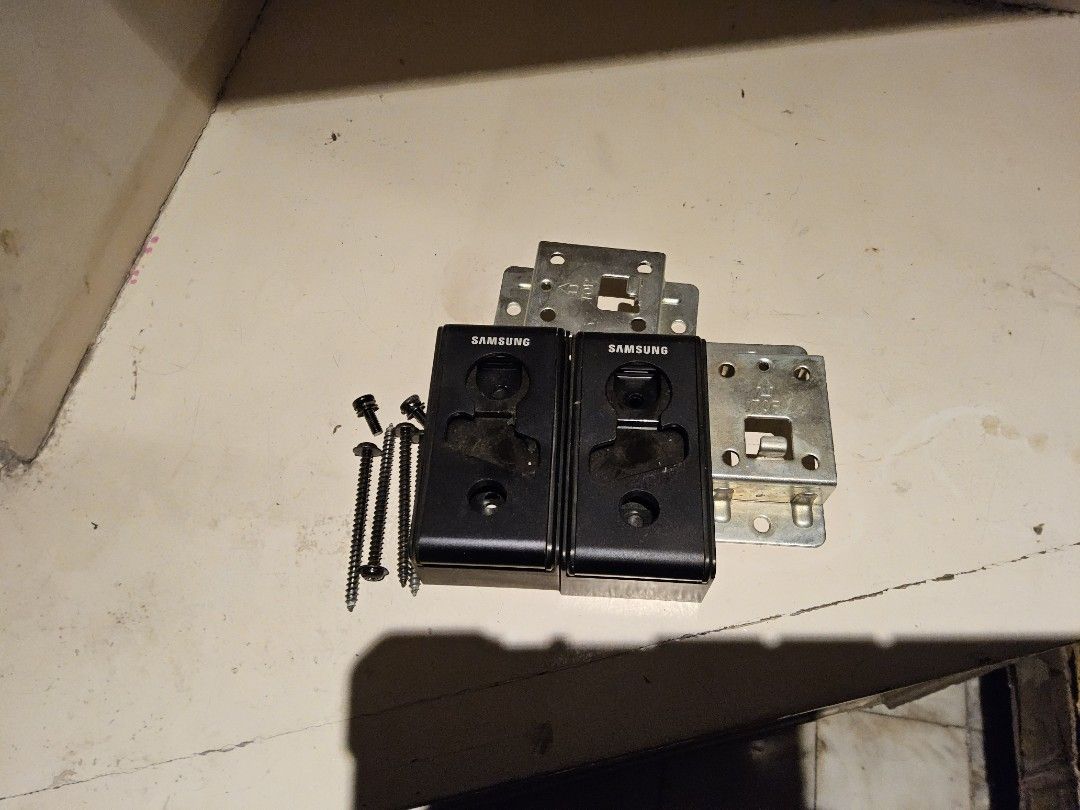 Original Samsung TV Wall Mount Bracket with Screws (Category: TV Parts & Accessories) located in Pasig City. Submitted by qwerty1026 (Listing ID 1412588587, Image 2). Description: Selling an original Samsung TV wall mount. This is a heavy-duty, slim-profile mounting system designed specifically for Samsung LED/Smart TVs. ​What’s Included: ​2x Samsung Brand mounting brackets ​2x Metal wall plates ​mounting screws and bolts ​Condition: 100% functio