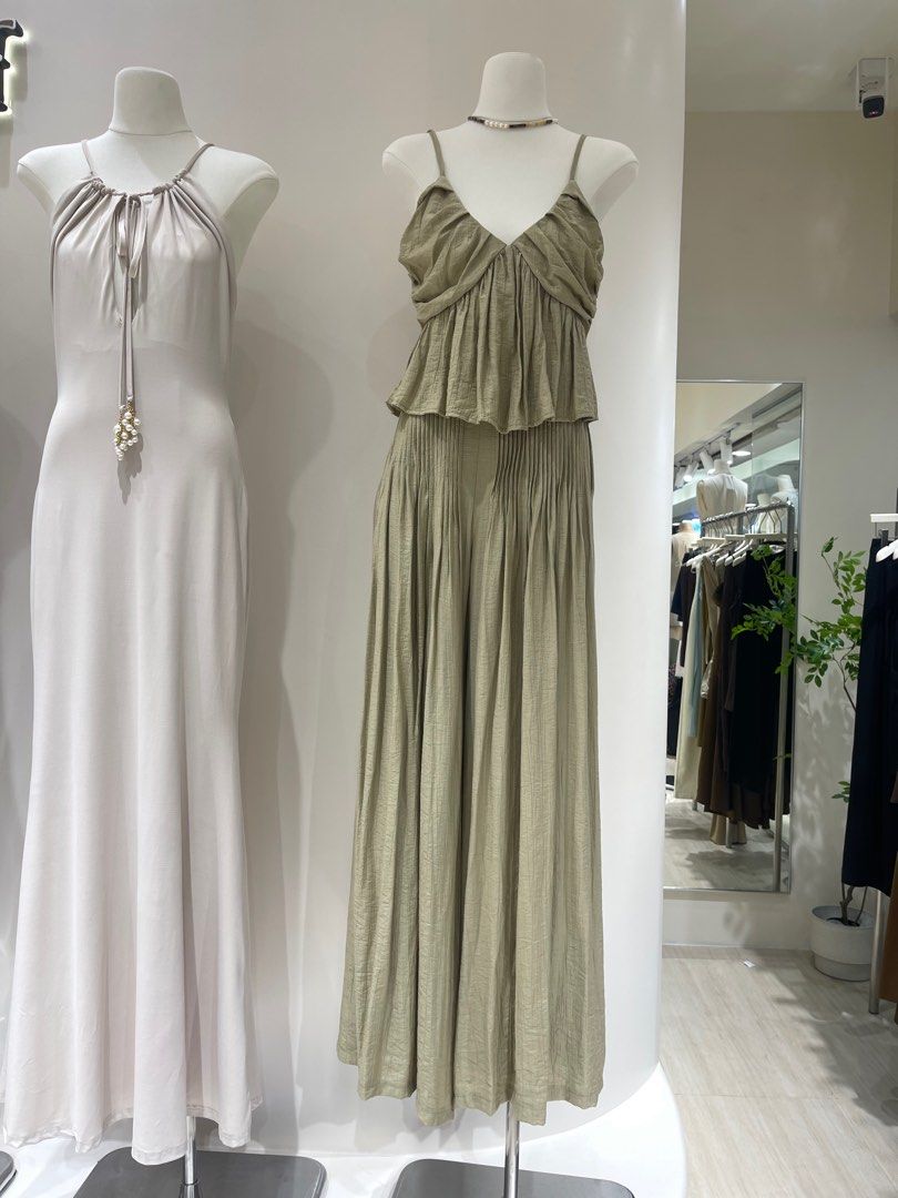 Peony BKK Set Coordinates (Category: Sets or Coordinates) located in San Juan City. Submitted by japanesedenimm_ (Listing ID 1394064093, Image 1). Description: brand new! .